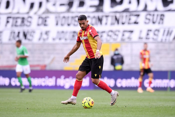 découvrez toutes les informations sur le transfert de jonas adjetey au rc lens, ses performances et son impact attendu au sein de l'équipe.