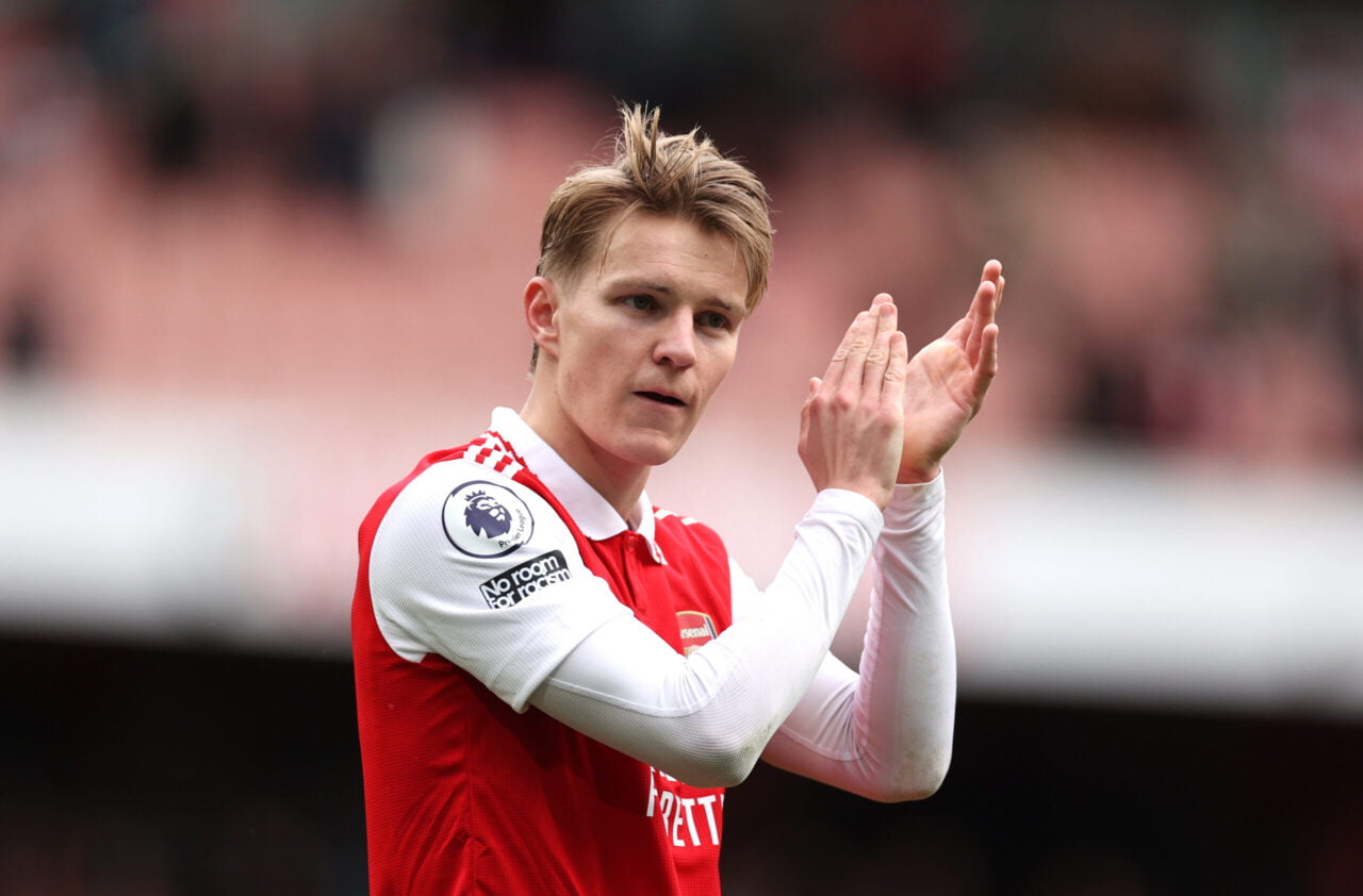 suivez les dernières informations sur les transferts : liverpool écarte robertson, arsenal s'intéresse à alvarez, et les dernières nouvelles sur manchester united.