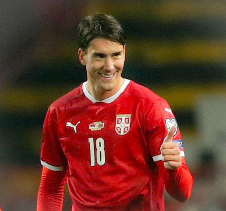 découvrez les dernières rumeurs et actualités concernant le transfert de dusan vlahović vers le fc barcelone. suivez les négociations, les réactions des fans et l'impact potentiel sur l'équipe catalane.