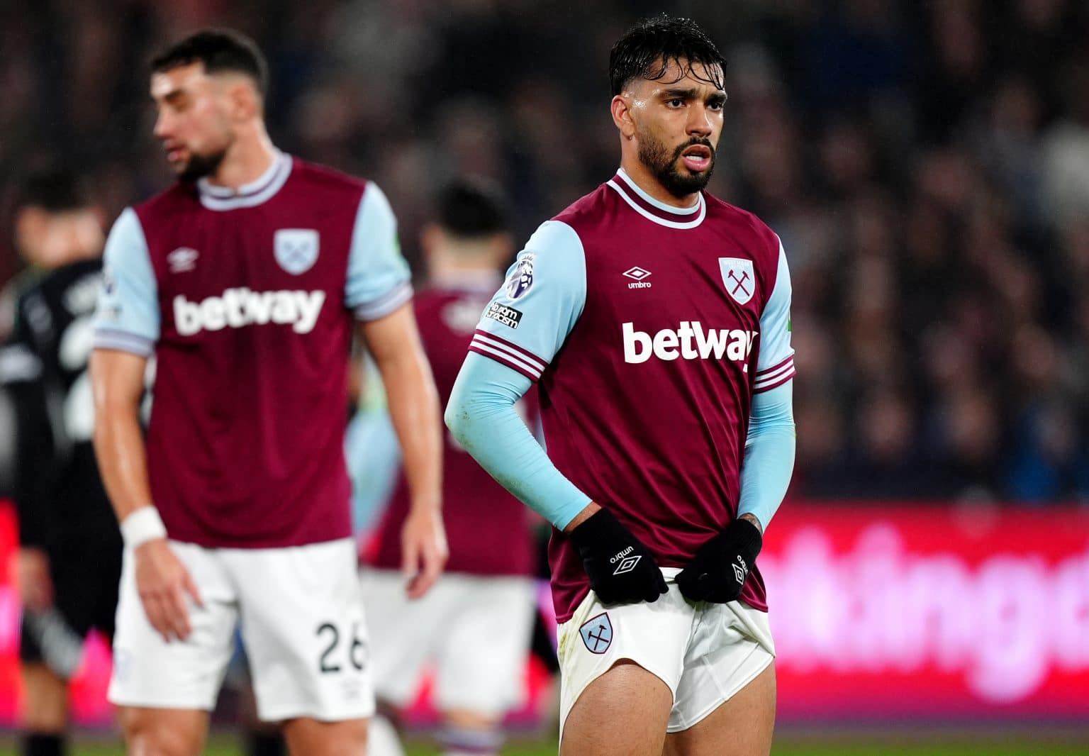 west ham annonce officiellement le retour historique de lucas paquetá au flamengo, marquant un transfert record entre les deux clubs.