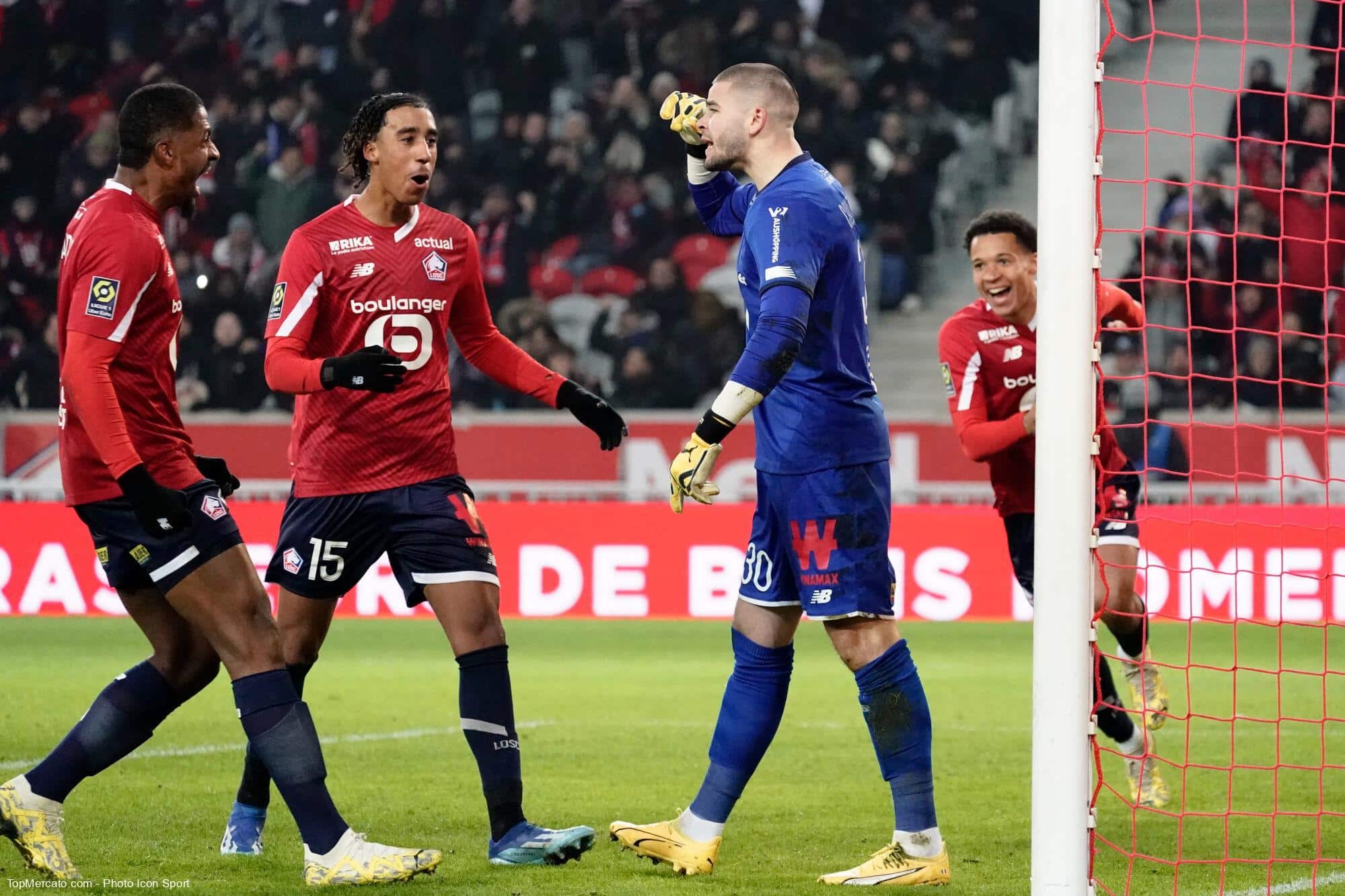 découvrez les derniers transferts phares du psg, les joueurs clés arrivant et quittant le club, et l'impact sur la saison.