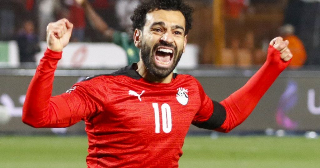 al-hilal intensifie ses efforts pour recruter mohamed salah, visant à renforcer son attaque avec l'attaquant égyptien de renom.