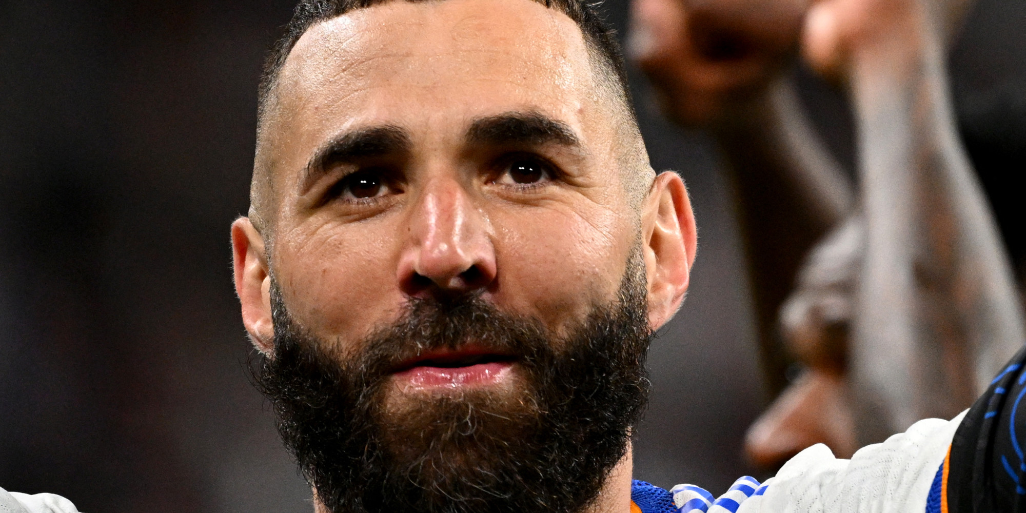 le transfert de benzema entre clubs saoudiens pourrait rapporter jusqu'à 1 million d'euros à l'olympique lyonnais, une opération lucrative pour le club français.
