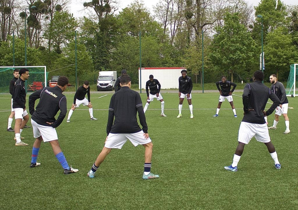 découvrez comment la perte de combativité dans le football peut affecter les performances des joueurs et les résultats des équipes, ainsi que des conseils pour rester motivé et engagé sur le terrain.