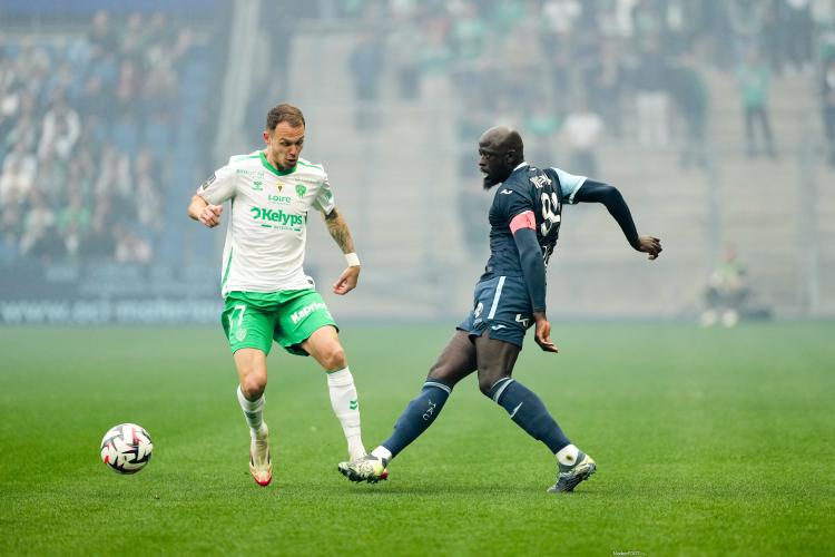 découvrez le transfert record de l'asse et les questions qui planent sur l'avenir incertain du club.