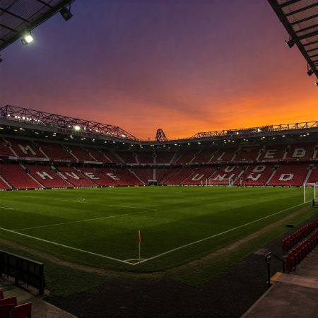 découvrez le transfert record de 5 millions d'euros pour manchester united lors du mercato d'été, avec toutes les infos sur cette nouvelle recrue qui fait sensation.