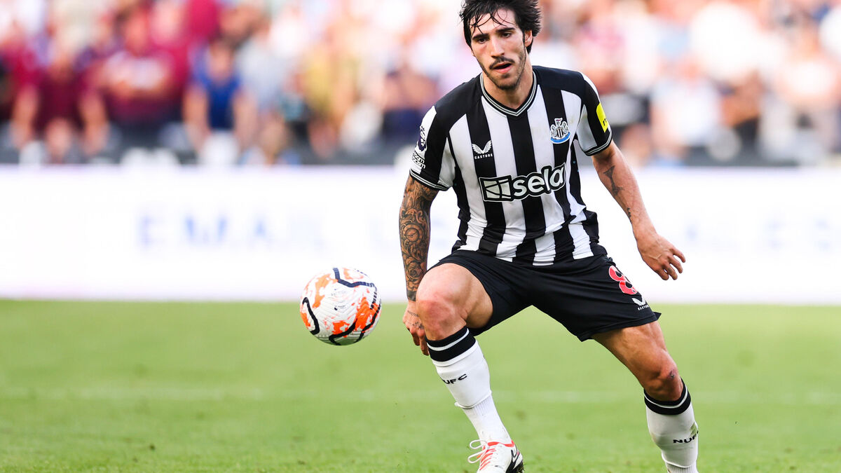 le real madrid ambitionne de recruter sandro tonali, lançant un défi compétitif à newcastle pour s'assurer la signature du jeune milieu de terrain talentueux.