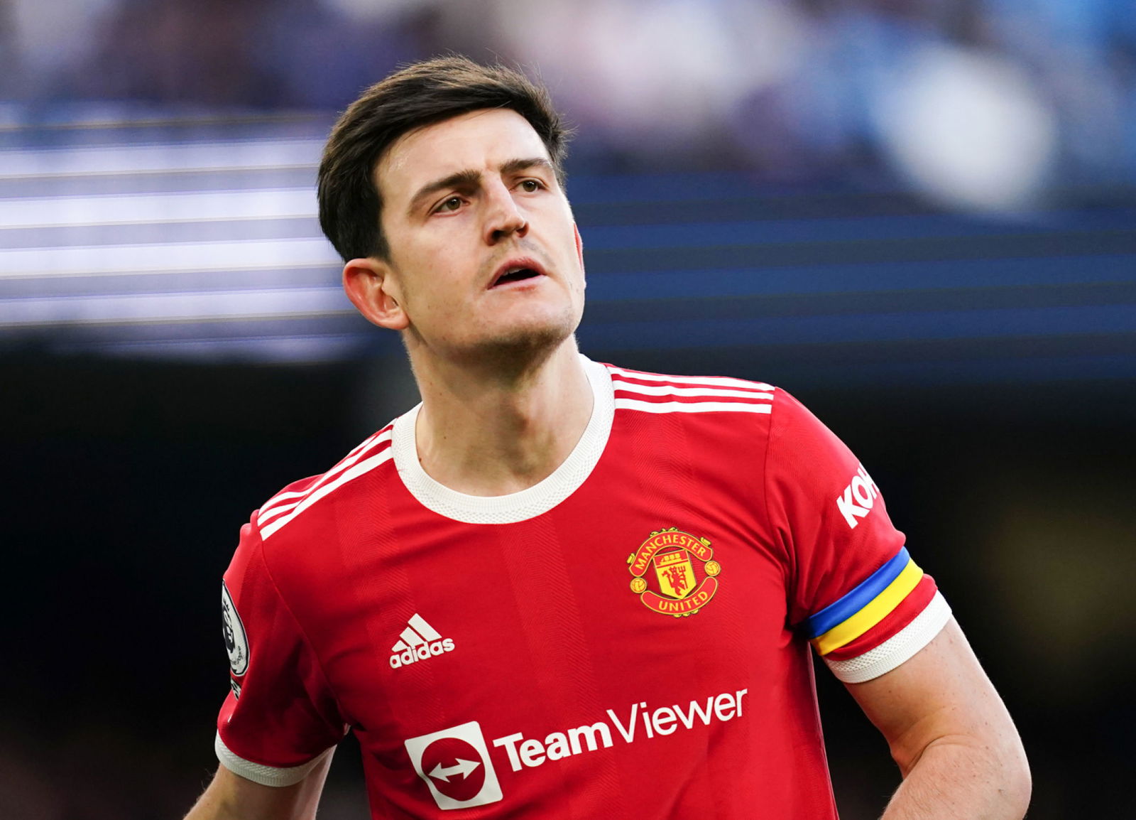 découvrez pourquoi harry maguire est prêt à rester à manchester united et son engagement envers le club.