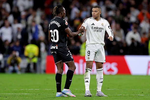 découvrez pourquoi yan diomandé a décidé de refuser l'offre de chelsea et ce que cela signifie pour sa carrière et le club londonien.
