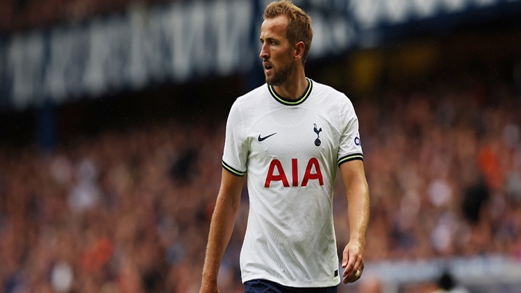 mercato : barcelone vise harry kane tandis que delap pourrait rejoindre chelsea dans les prochains transferts.