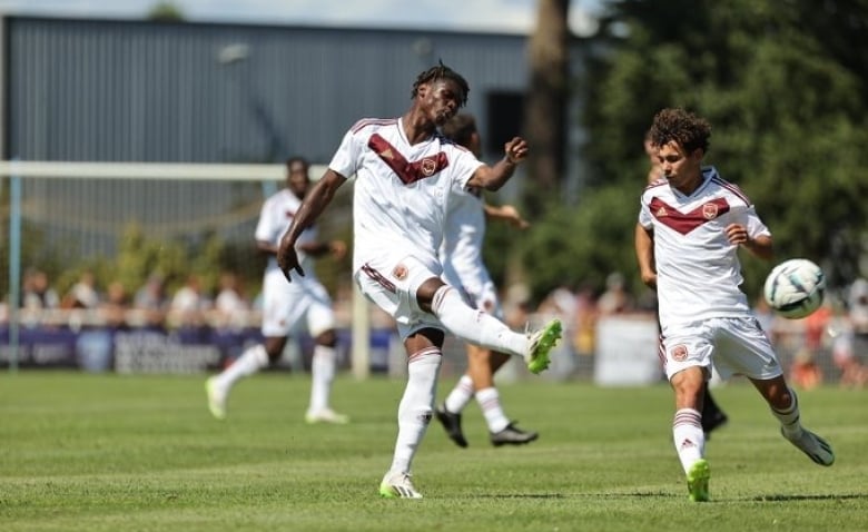 découvrez comment bordeaux ajuste son mercato pour préparer une fin de saison intense et ambitieuse, avec des stratégies clés et des recrues ciblées.