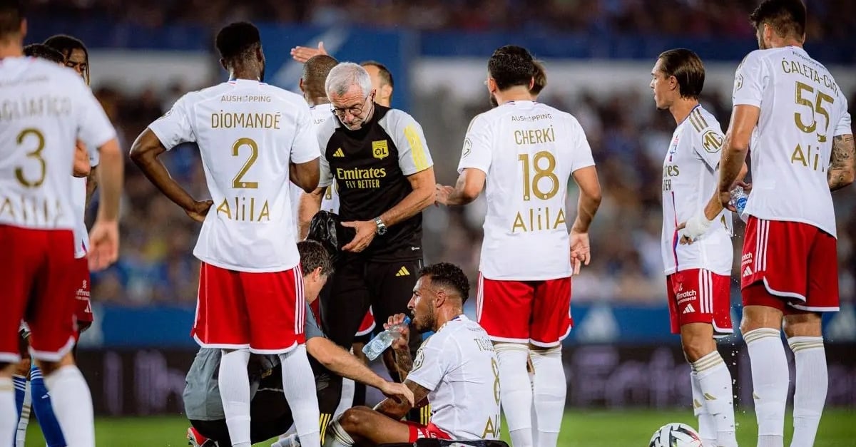 découvrez le transfert majeur de l'olympique lyonnais cet été et son impact sur l'équipe pour la nouvelle saison.