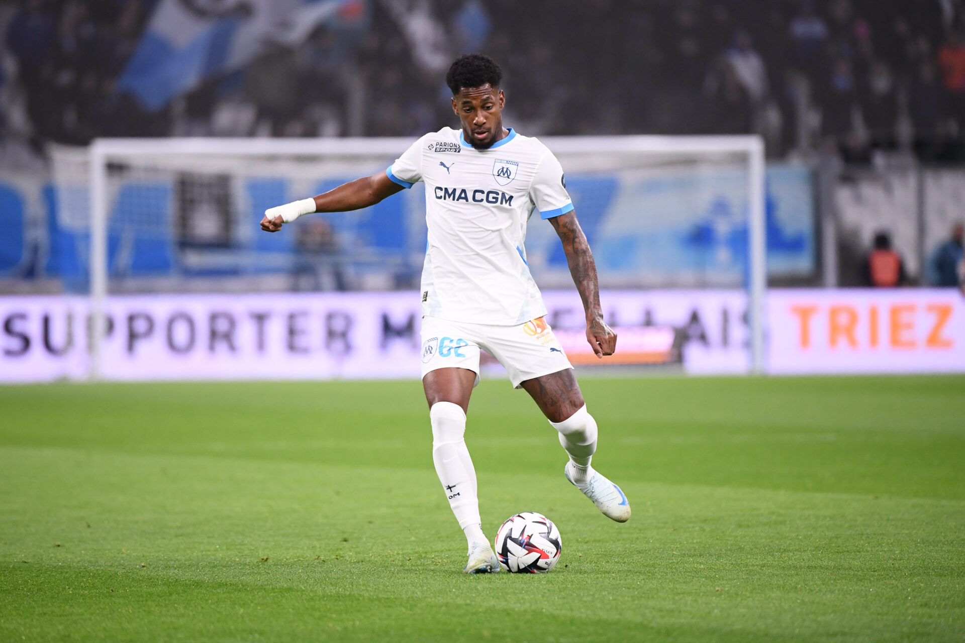 découvrez l'annonce officielle : murillo signe avec le club turc besiktas, renforçant leur défense pour la saison à venir.
