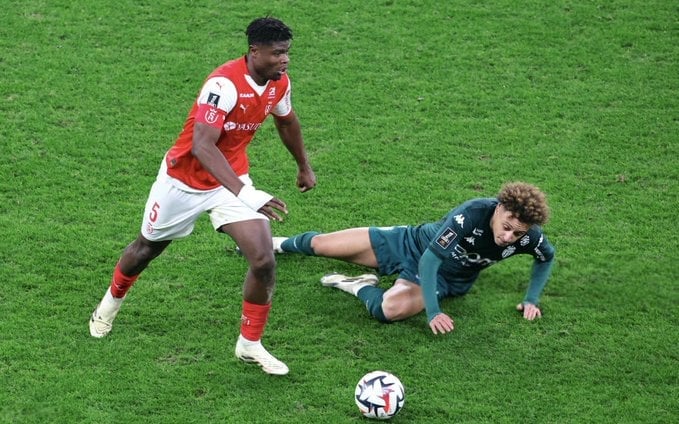 agbadou rejoint le club turc besiktas, renforçant ainsi l'effectif avec son talent et son expérience. découvrez tous les détails de ce transfert majeur.