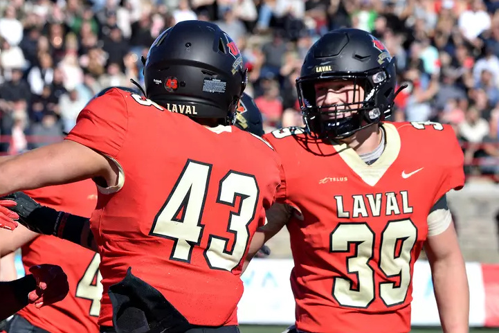 découvrez pourquoi les stars du football universitaire choisissent de rester dans leur établissement et les avantages de cette fidélité pour leur carrière et leur équipe.