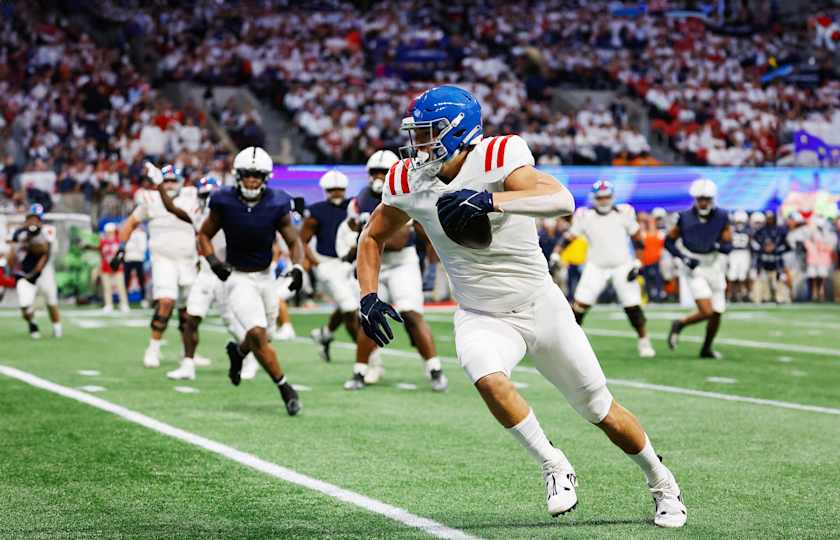 découvrez comment les recrutements de joueurs clés du portail de transfert renforcent l'équipe des rebels d'ole miss pour la prochaine saison.