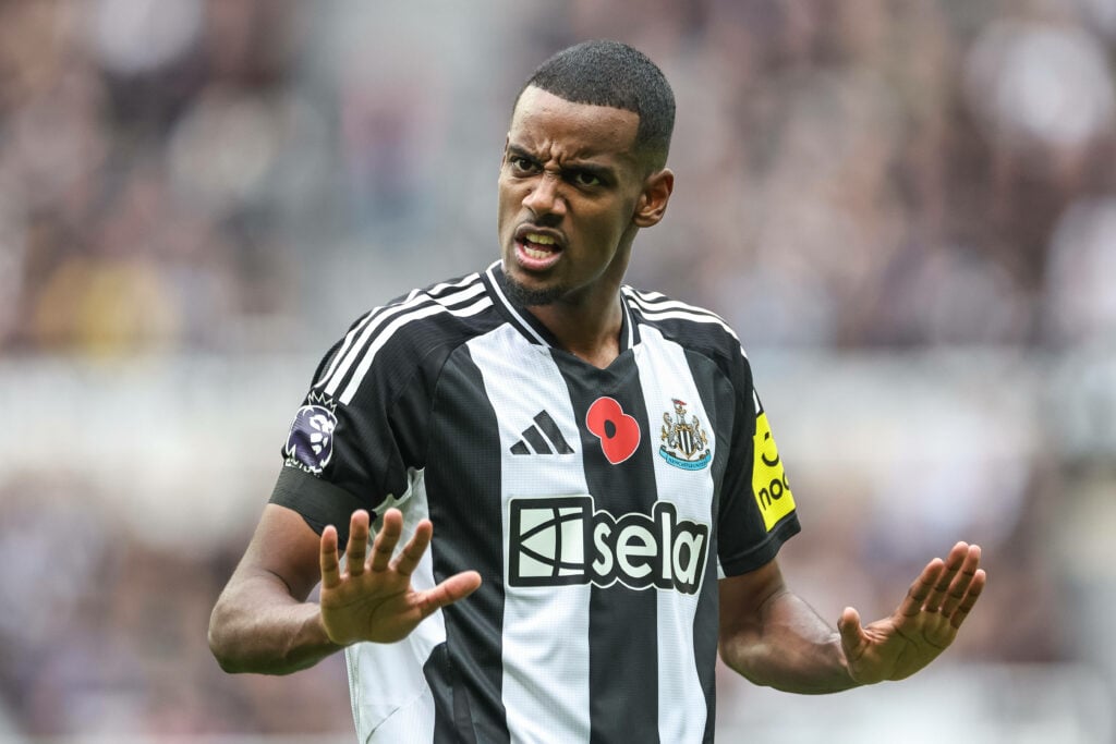 découvrez comment alexander isak se rapproche du top 5 des meilleurs attaquants mondiaux grâce à ses performances impressionnantes et son talent exceptionnel.