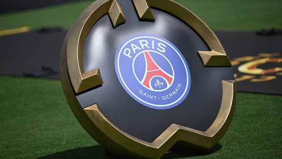chelsea en difficulté avant le match contre le psg : amende infligée et sanction annoncée.