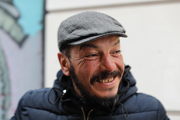 découvrez la vie quotidienne des jeunes de 18-19 ans et les rumeurs qui circulent sur said, pour mieux comprendre leurs expériences et enjeux.