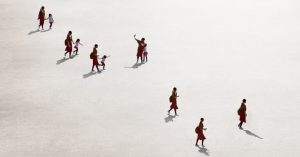 explorez les enjeux psychologiques de la perte du père et les turbulences du transfert dans les relations familiales et thérapeutiques.