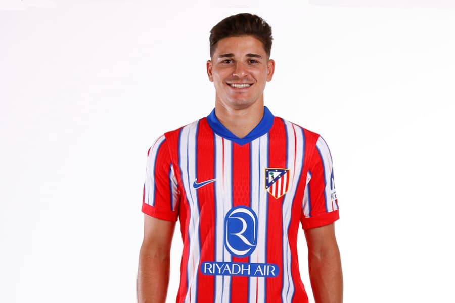 découvrez les déclarations du président de l'atlético madrid concernant le transfert de julián álvarez et les enjeux entourant cette opération.