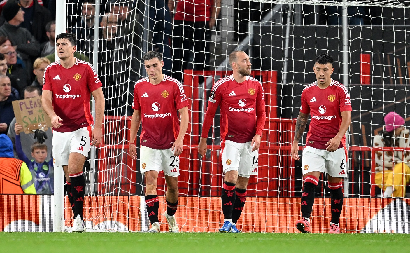 al-ittihad cible le terrain d'entraînement de manchester united dans un contexte d'avenir incertain pour l'ancienne star du club.