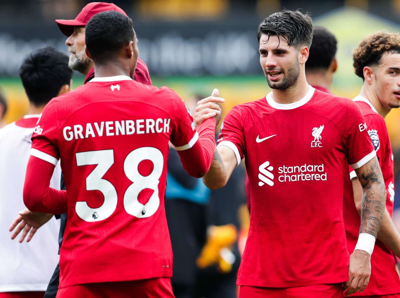 liverpool souhaite conserver un joueur clé au milieu de terrain malgré les réformes en ligue afin de renforcer son équipe pour les saisons à venir.