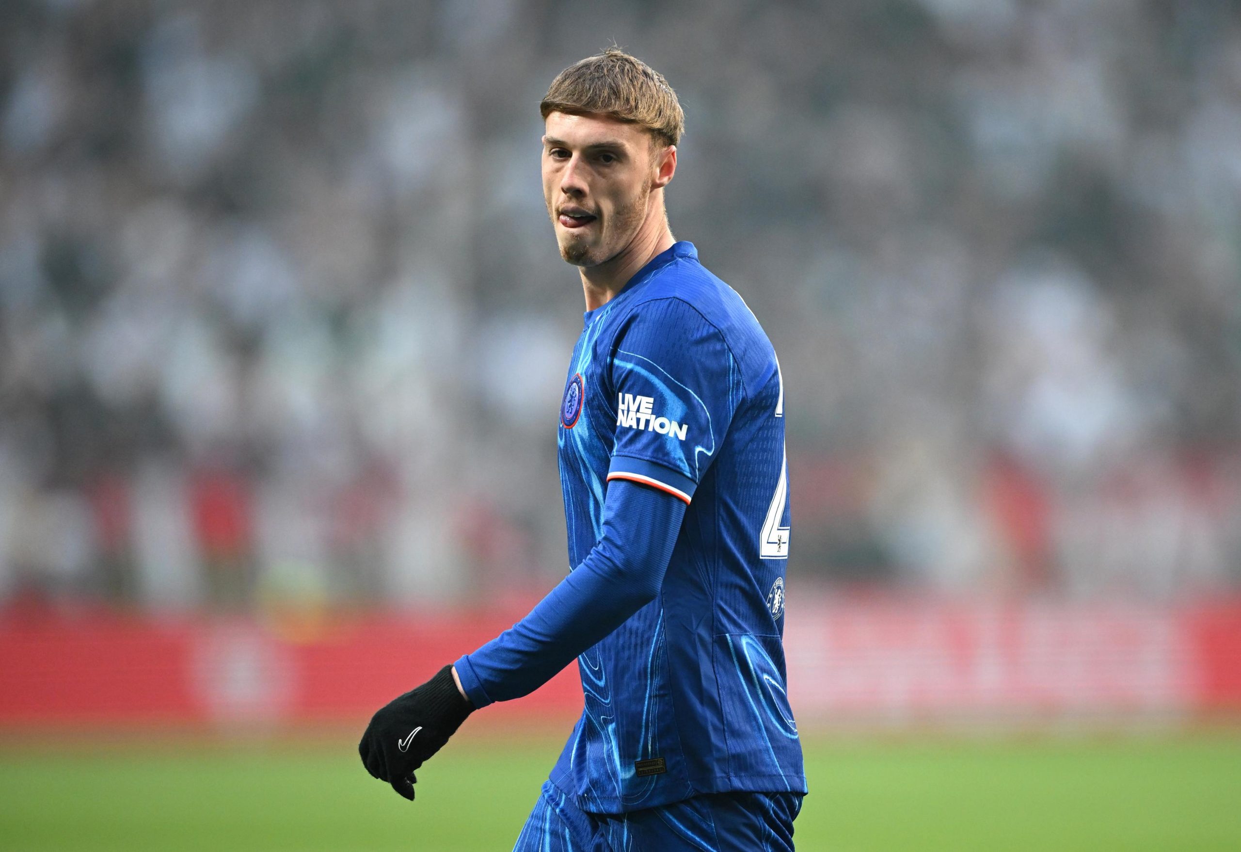 découvrez comment manchester united gère le prix élevé de cole palmer et les implications pour le club.