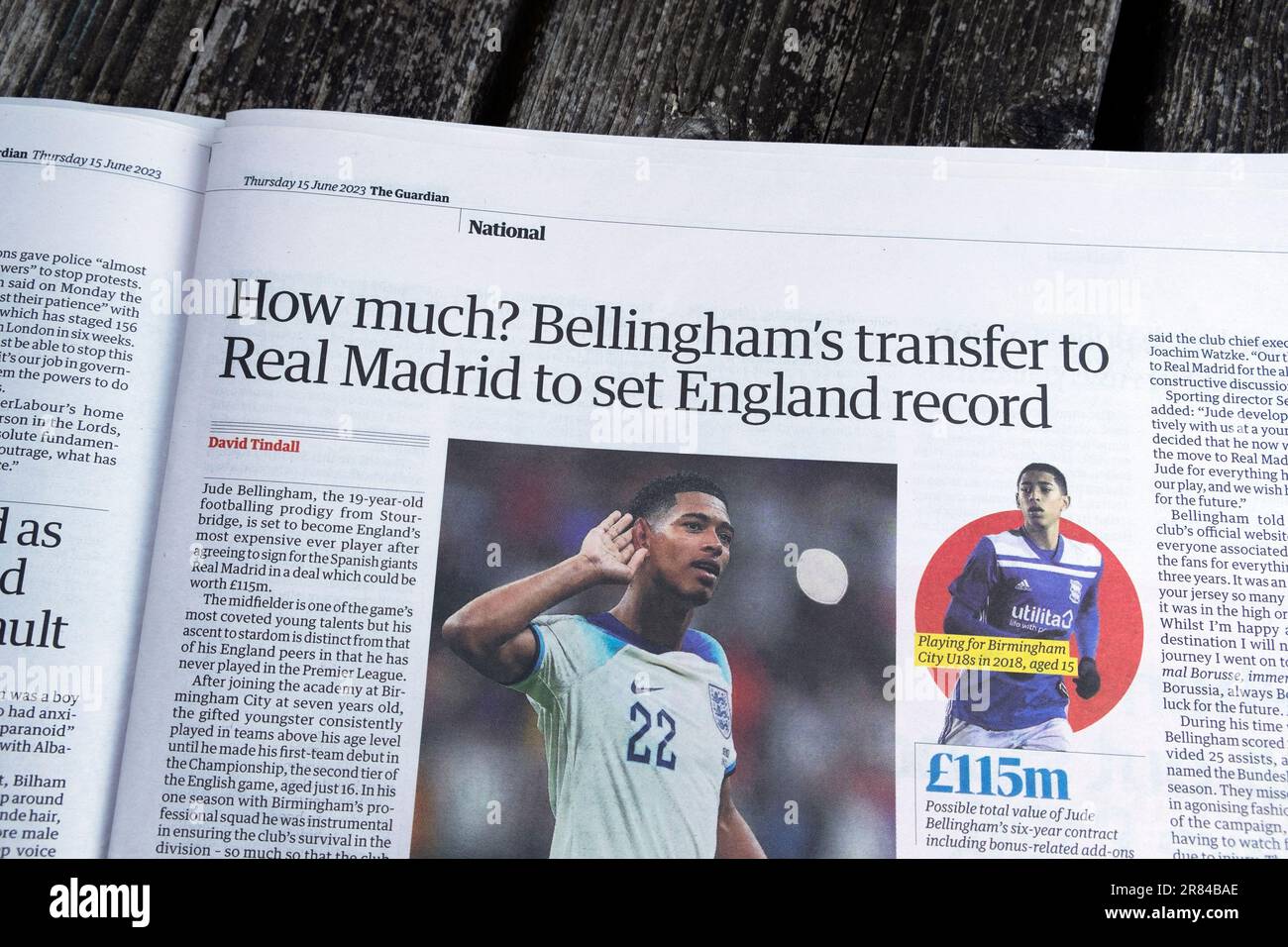 manchester united est conseillé de tenter un transfert audacieux pour recruter jude bellingham, une star montante du football, afin de renforcer son milieu de terrain.