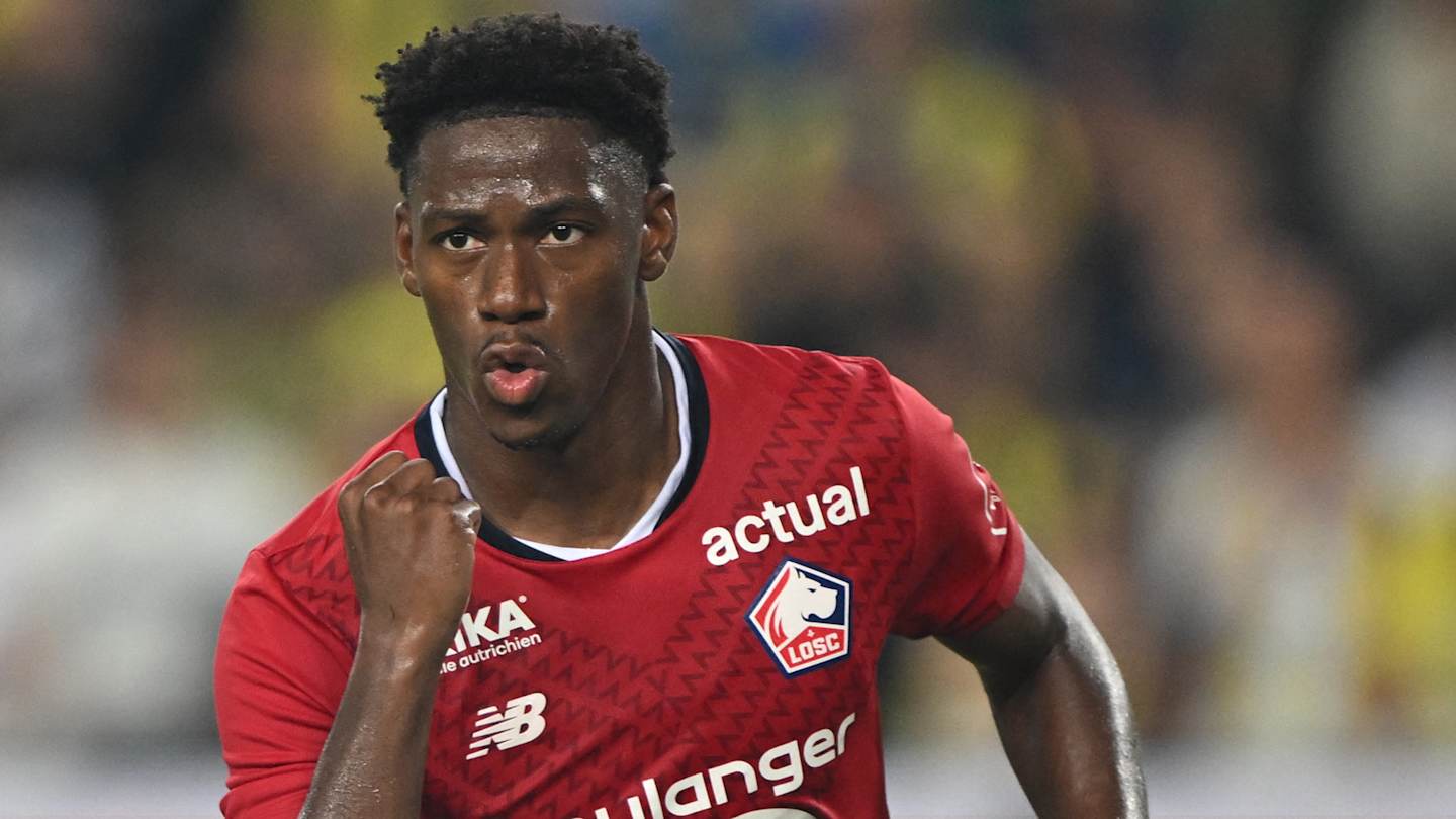 suivez les dernières infos du mercato : l'ol s'inquiète tandis que l'om manifeste un vif intérêt pour jonathan david.