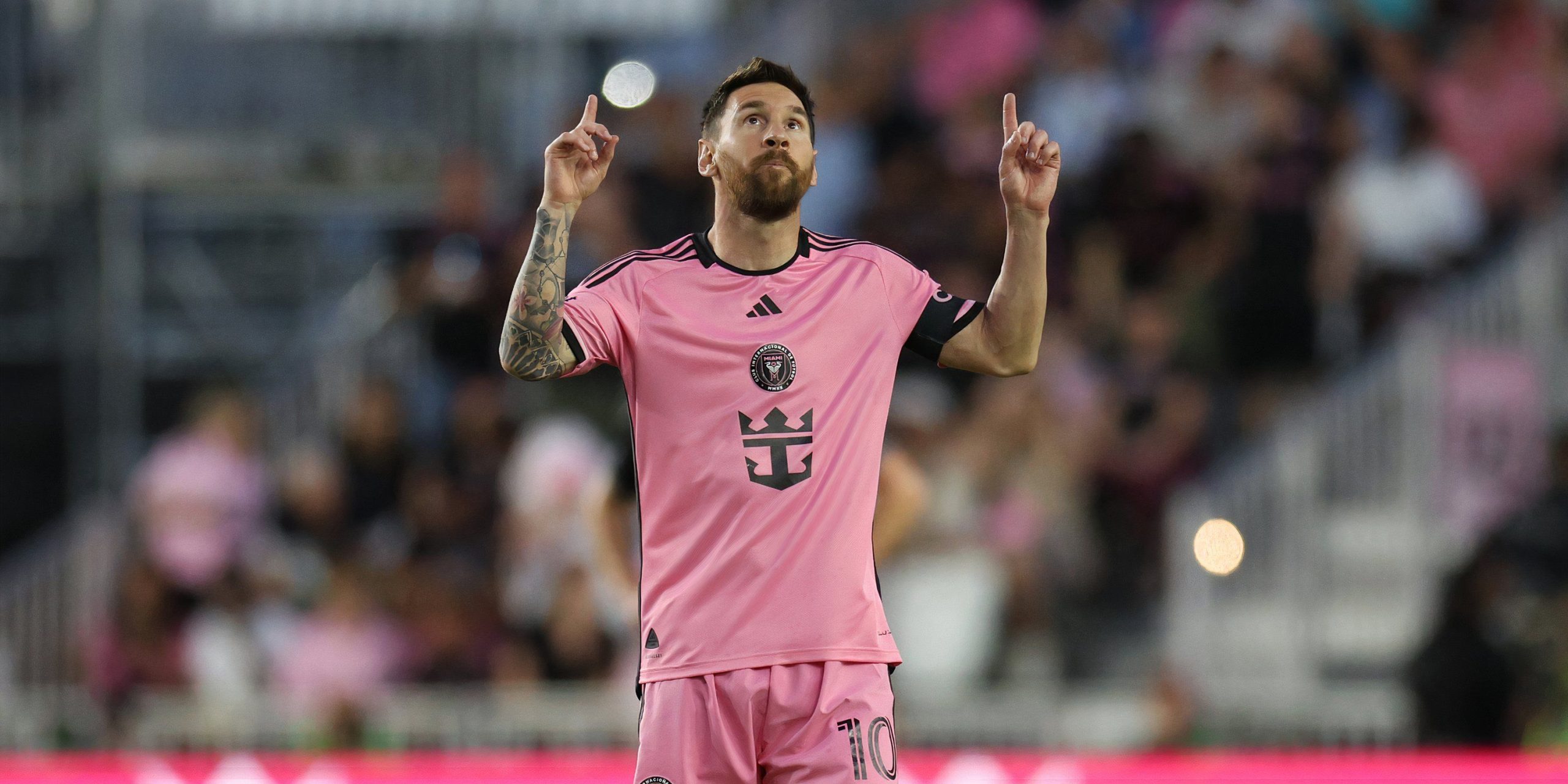 découvrez l'arrivée de lionel messi à l'inter miami en mls, son impact sur le championnat américain et les moments forts de sa carrière aux états-unis.