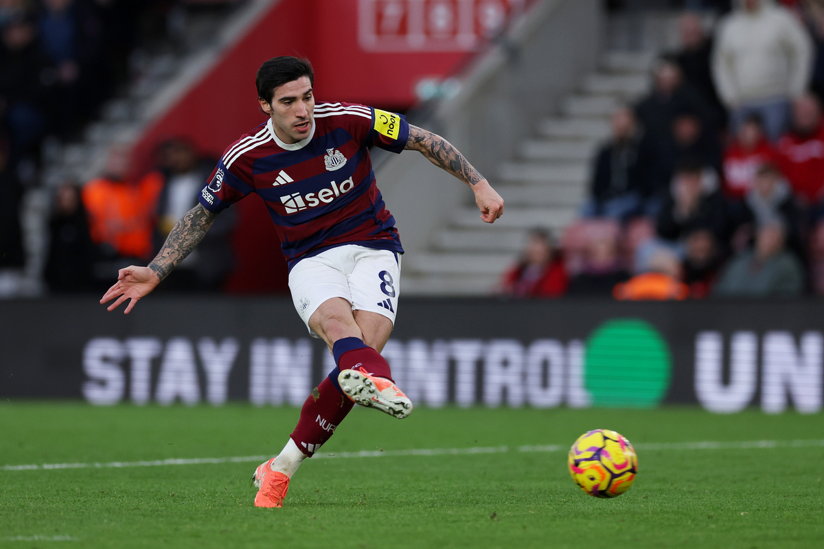 découvrez pourquoi manchester united est en pole position pour recruter sandro tonali, le milieu de terrain italien prometteur, et les enjeux de ce transfert.