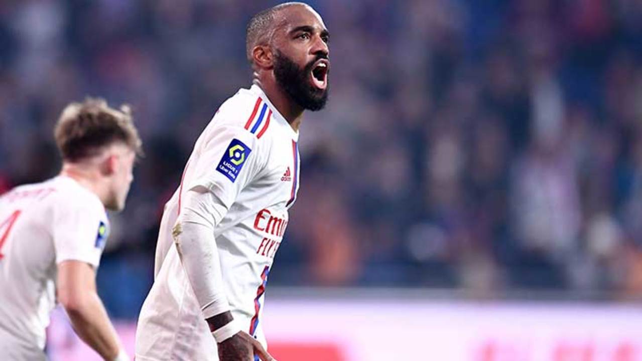 découvrez le duel passionnant entre l'ol et l'ogc nice, un match à ne pas manquer pour les talents tunisiens sur le terrain.