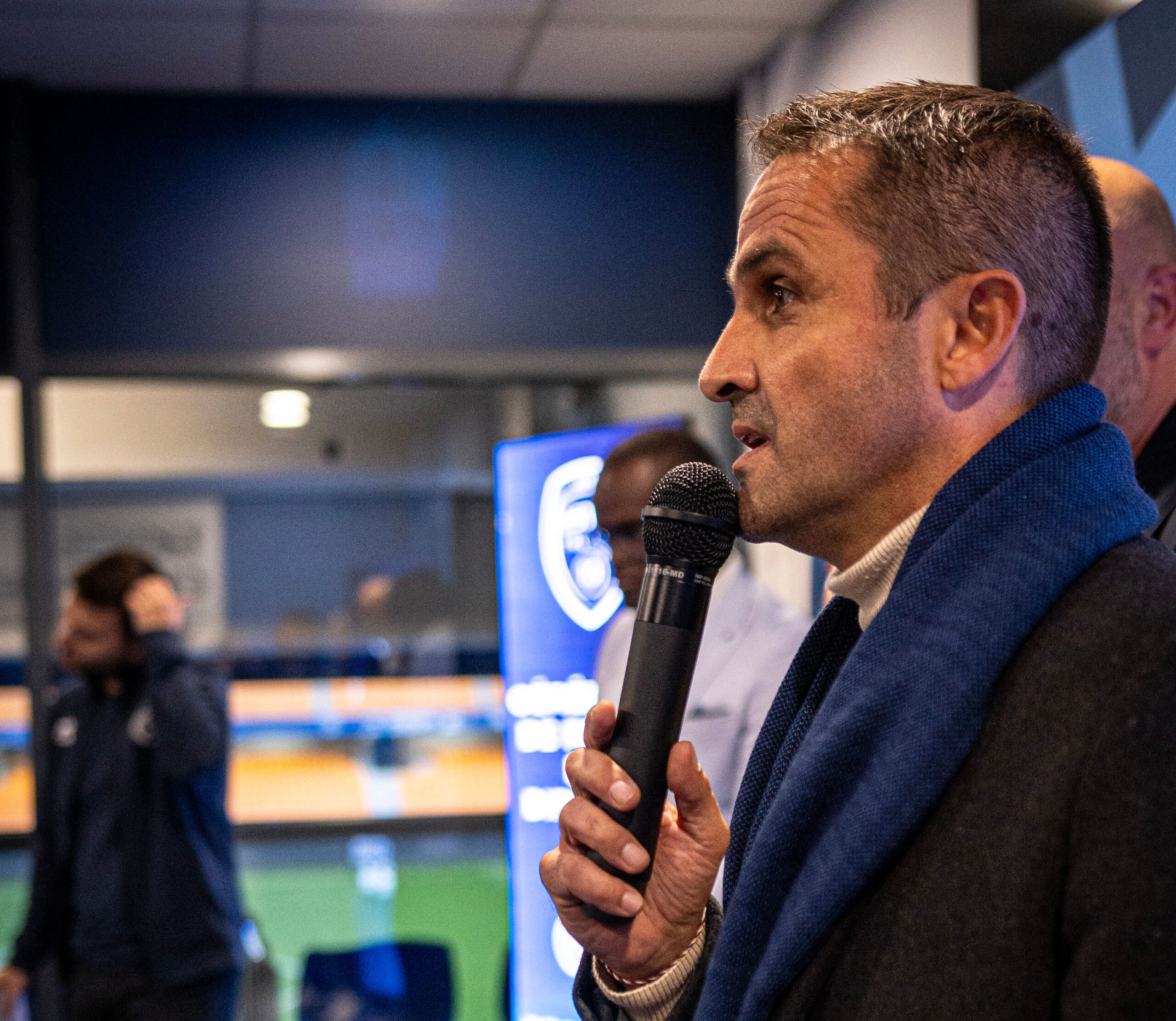 découvrez un bilan contrasté du directeur, mettant en lumière ses réussites et les défis rencontrés au cours de son mandat.