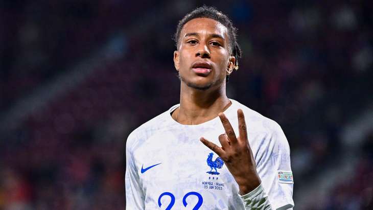 uli hoeness rejette une offre exceptionnelle de 200 millions d'euros pour michael olise, démontrant sa volonté de conserver le talent au sein de son équipe.
