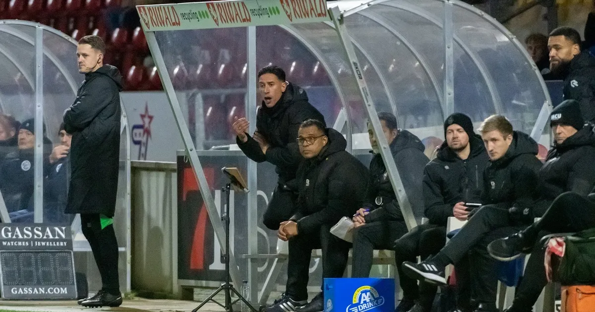anthony correia vise une place de star au telstar pour rejoindre le fc utrecht et briller dans le football professionnel.