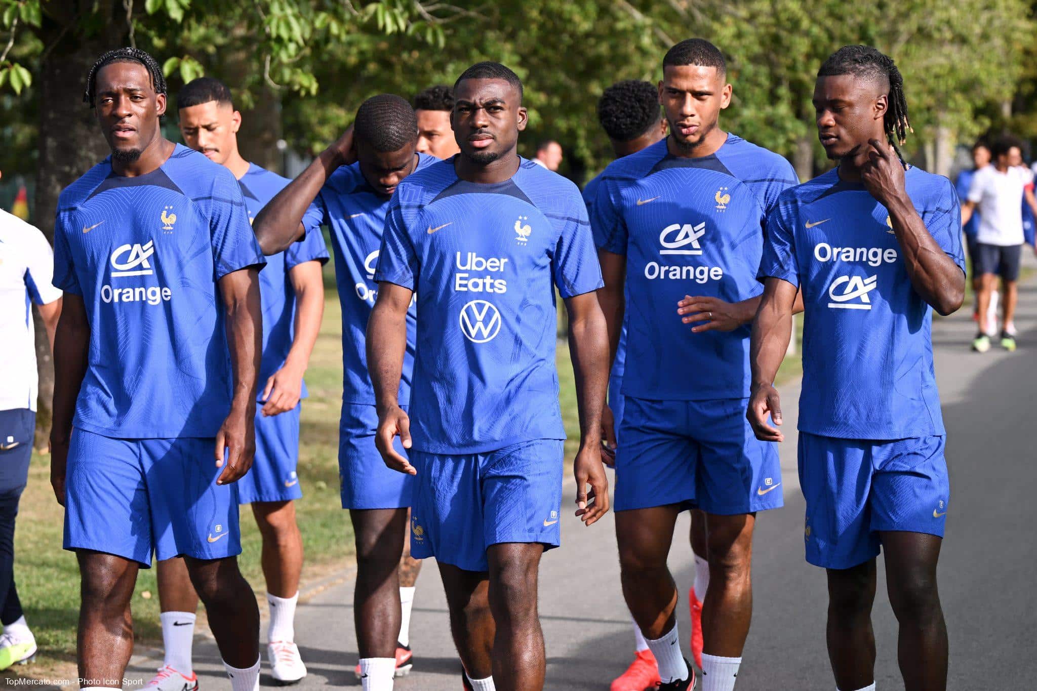 chelsea cible un jeune prodige après ses échanges avec le bayern, visant à renforcer son équipe avec un talent prometteur.