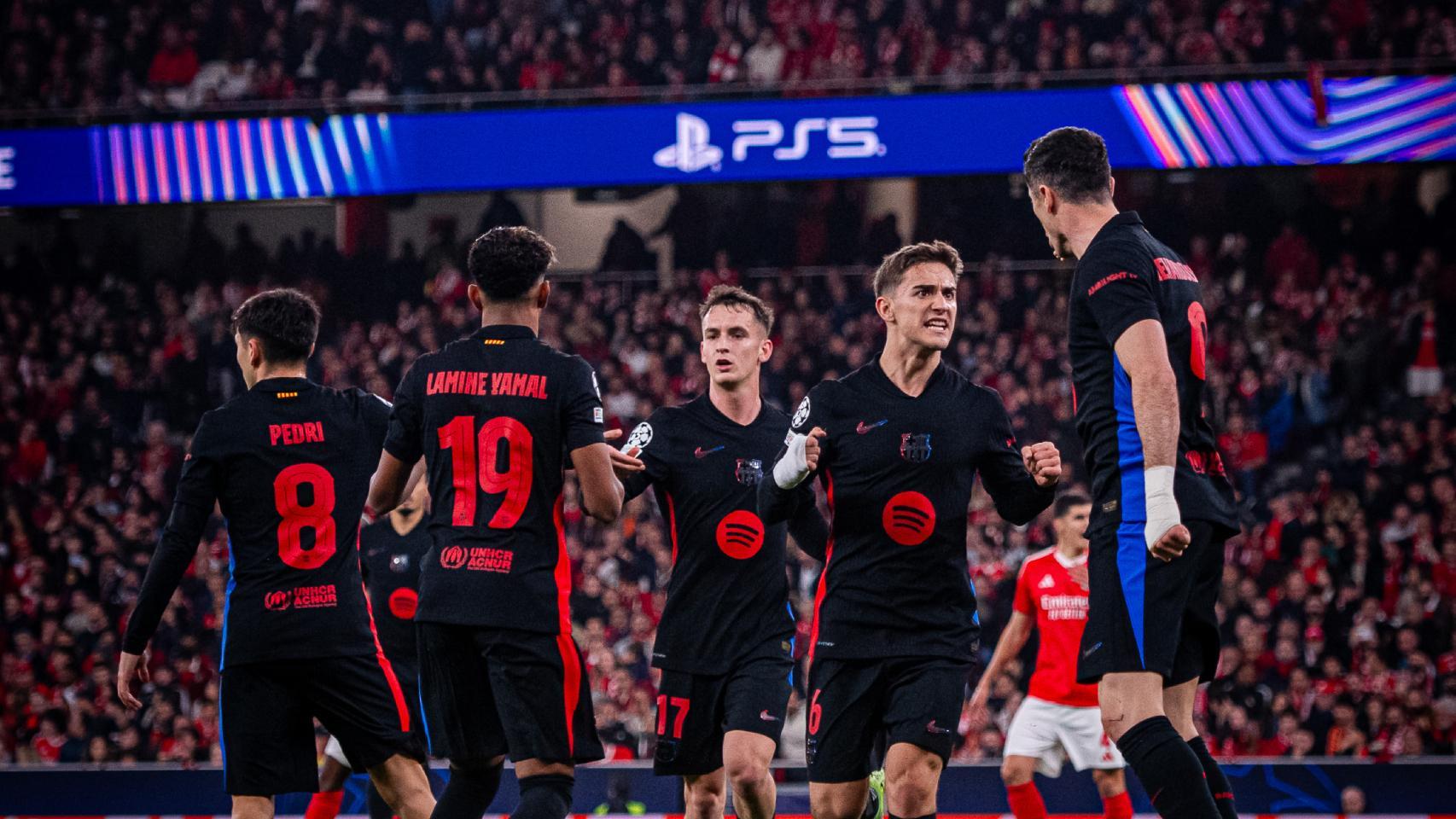 le fc barcelone investit 15 millions d'euros pour s'attacher les services de la jeune pépite du benfica, promettant un avenir brillant au club catalan.