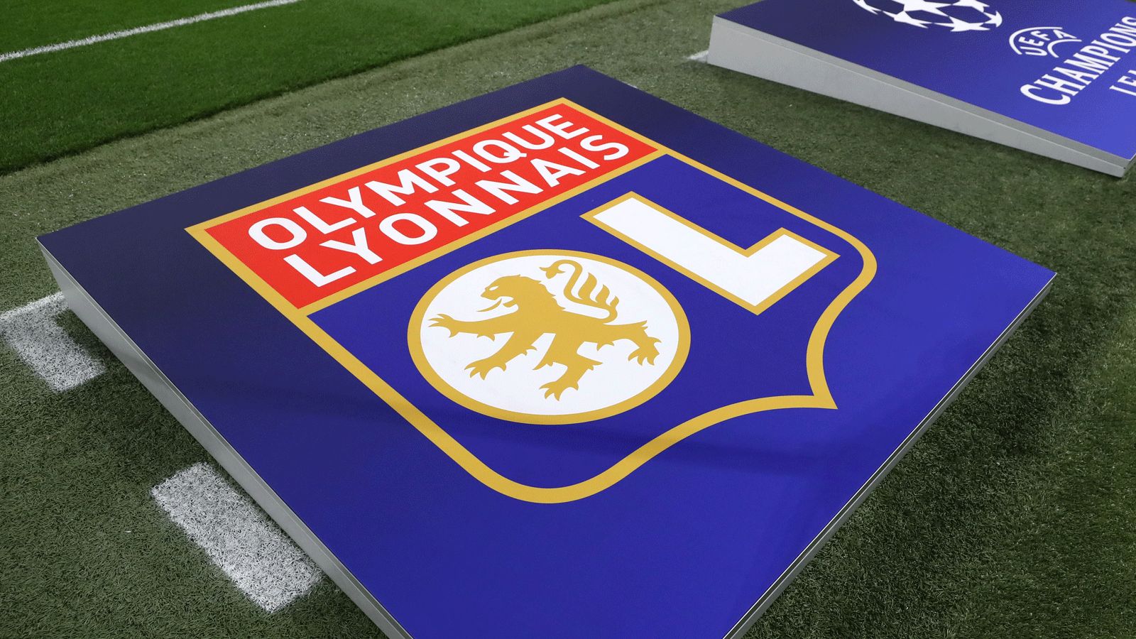 découvrez le parcours exceptionnel du prodige de troyes vers manchester city, une ascension prometteuse dans le monde du football.
