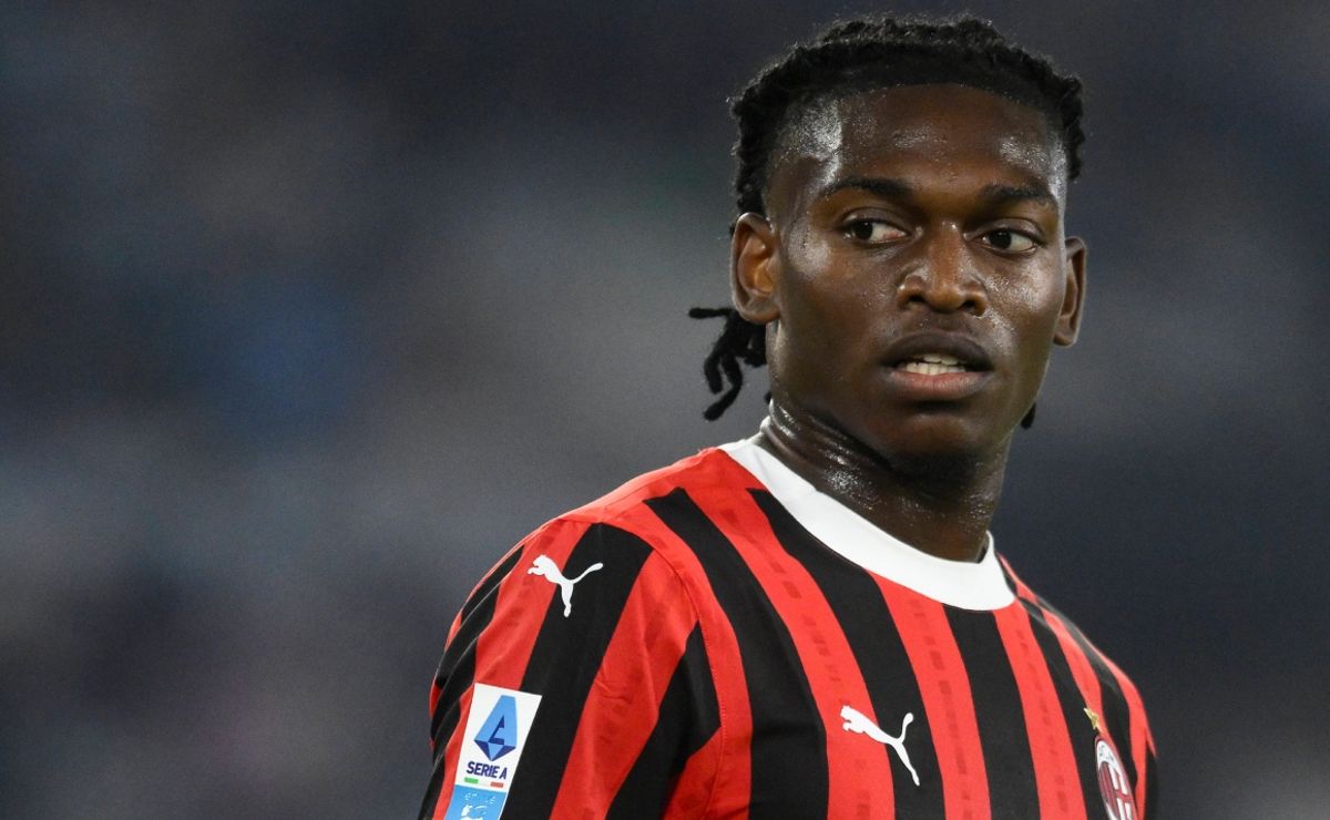 découvrez la critique de di canio sur rafael leão, soulignant sa paresse et son manque de priorité sur le terrain, et analysez l'impact de ces défauts sur sa performance.