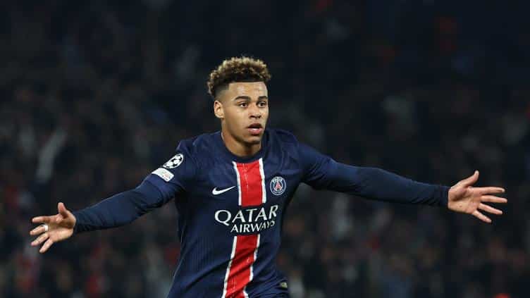 julian, au centre des convoitises, attire l'attention des géants arsenal, psg et barça dans une bataille exclusive pour son transfert.