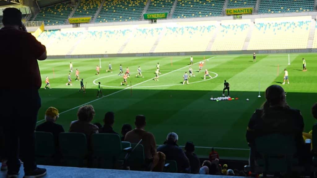 analyse financière du fc nantes en 2025 après une injection de 45 millions d'euros : impacts, perspectives et performances économiques du club.