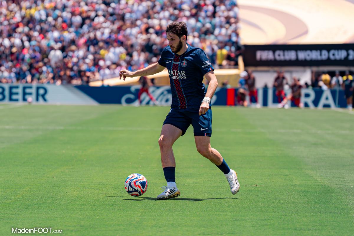 découvrez comment kvaratskhelia transforme le psg avec ses performances exceptionnelles et pourquoi son départ est un regret pour liverpool.