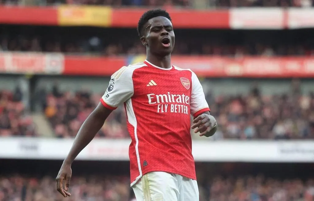 arsenal cible le successeur de bastoni tandis que la juventus relance son intérêt pour liverpool dans un mercato intense.