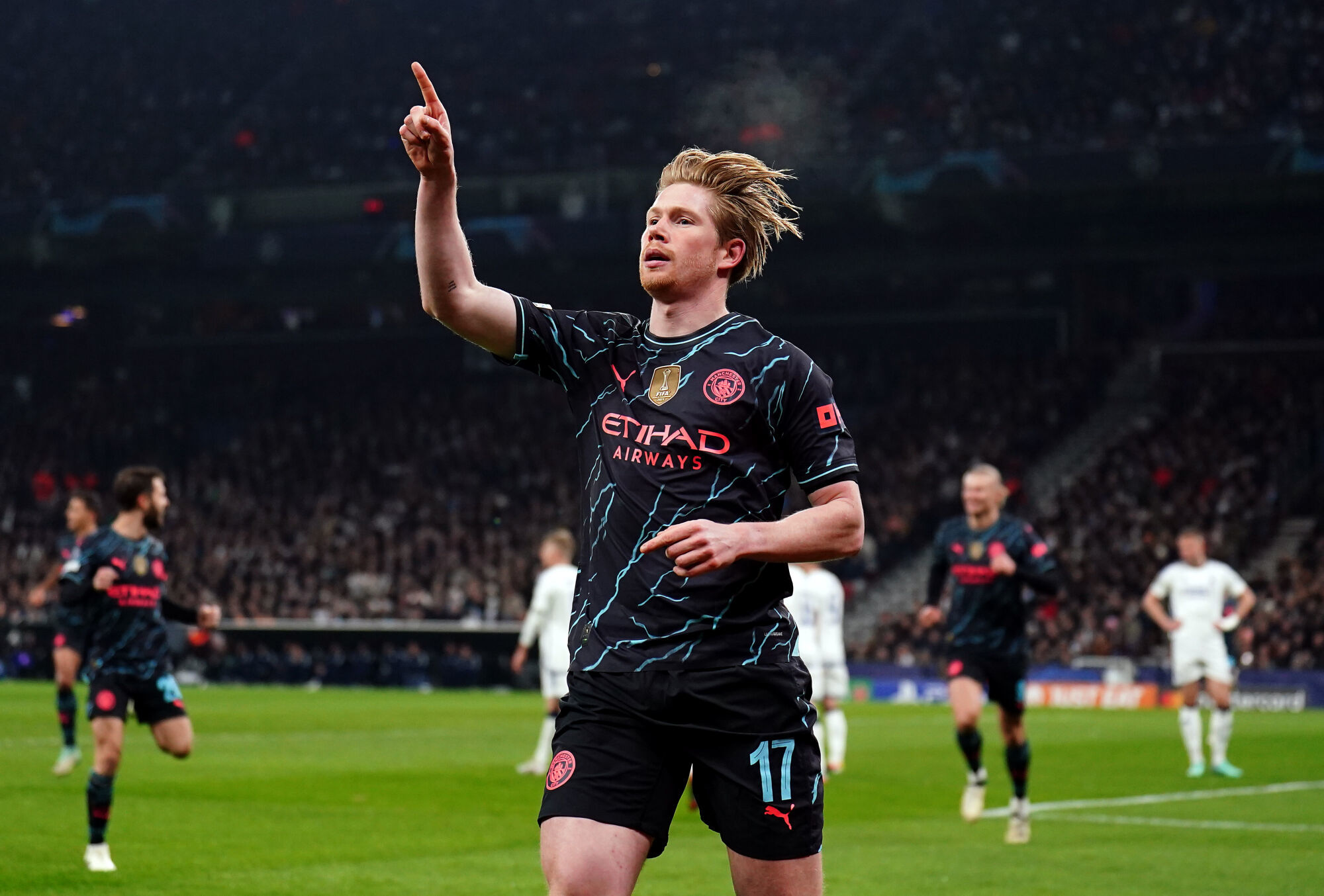 découvrez le parcours fascinant du nouveau prodige de bruyne, un talent prometteur qui fait sensation en lutte et en football.