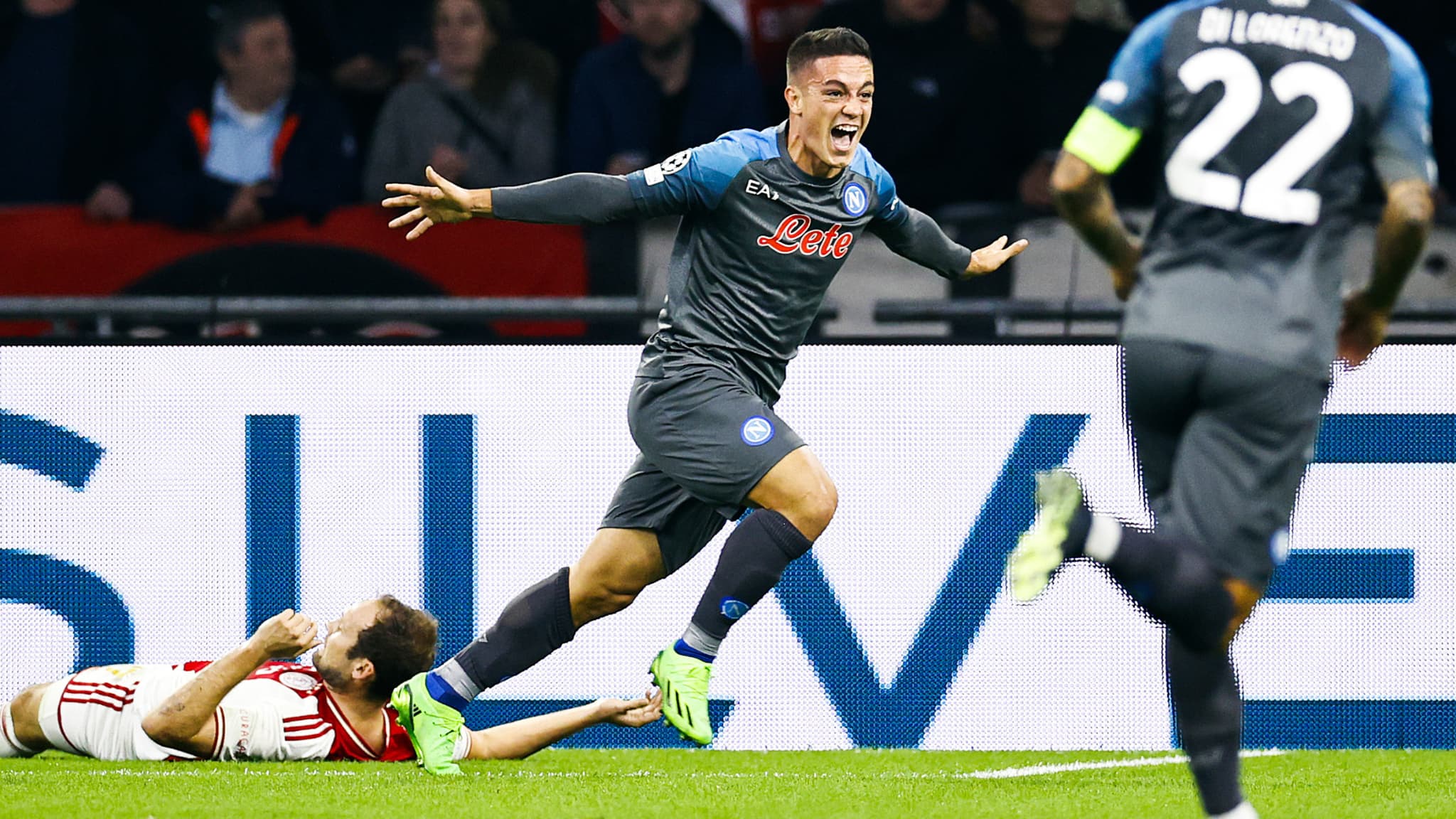 découvrez comment le transfert coûteux et raté de l'ajax a suscité une grande frustration à goa, impactant les attentes des supporters locaux.