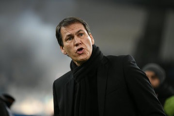 découvrez pourquoi garcía est critiqué et comment un joueur réclame plus de temps de jeu dans l'équipe.