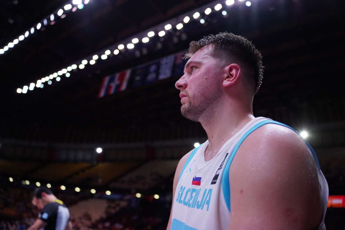 luka dončić transféré aux lakers : découvrez la forte réaction des fans et des experts face à ce transfert majeur dans la nba.