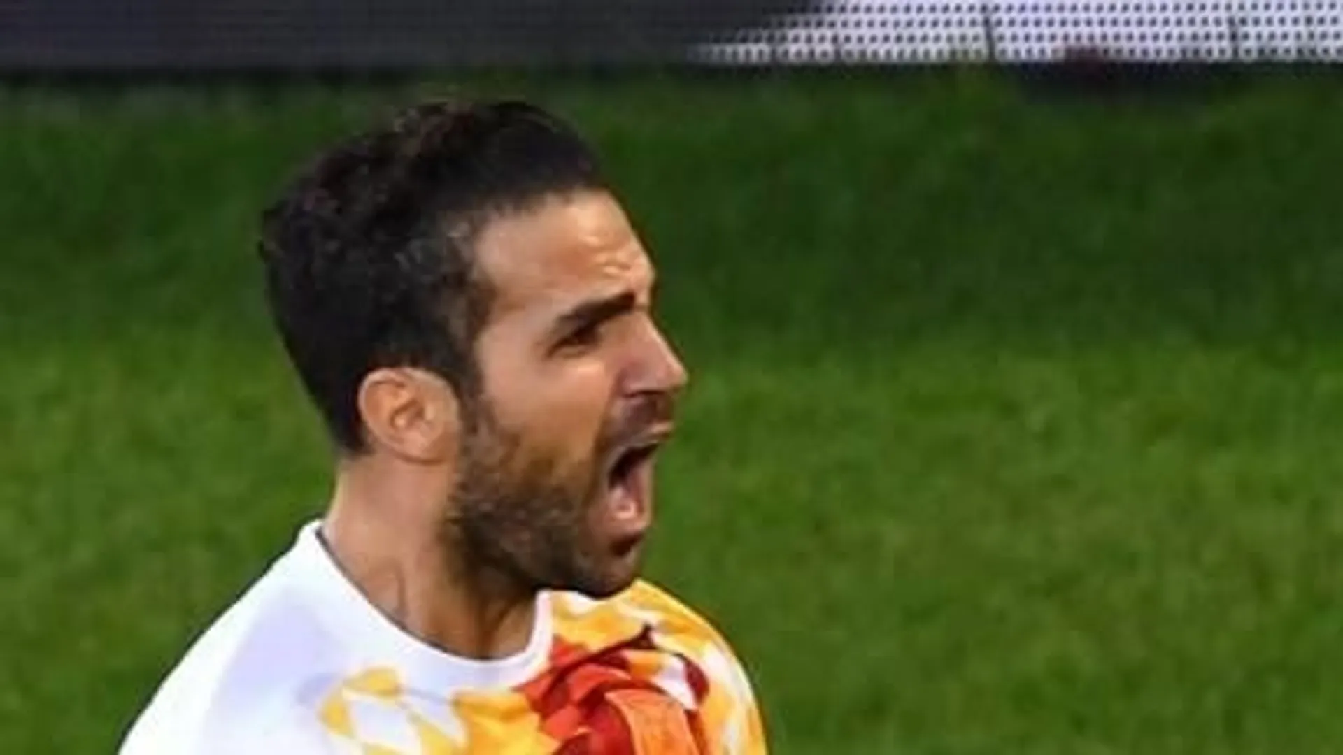 cesc fàbregas ambitionne de décrocher un troisième talent issu de la formation madrilène, renforçant ainsi son influence dans le monde du football.
