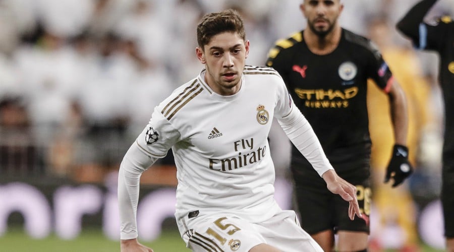 manchester united cible une star du real madrid pour renforcer son équipe lors du prochain mercato.